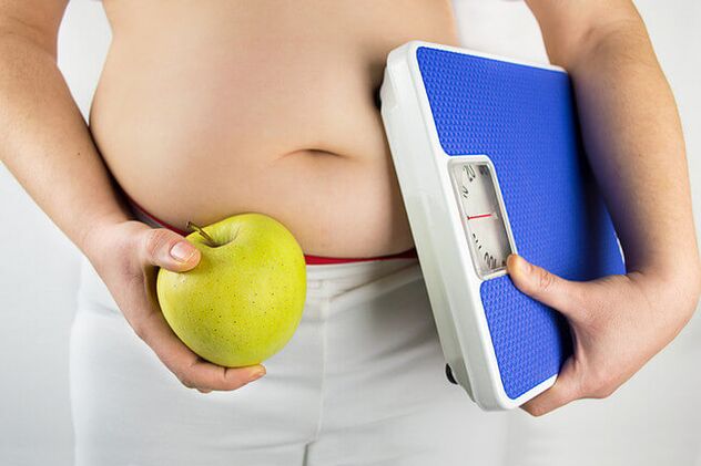 La preparación para perder peso incluye pesarse y reducir las calorías diarias. 